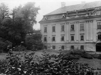 Zahradní průčelí zámku kolem roku 1930